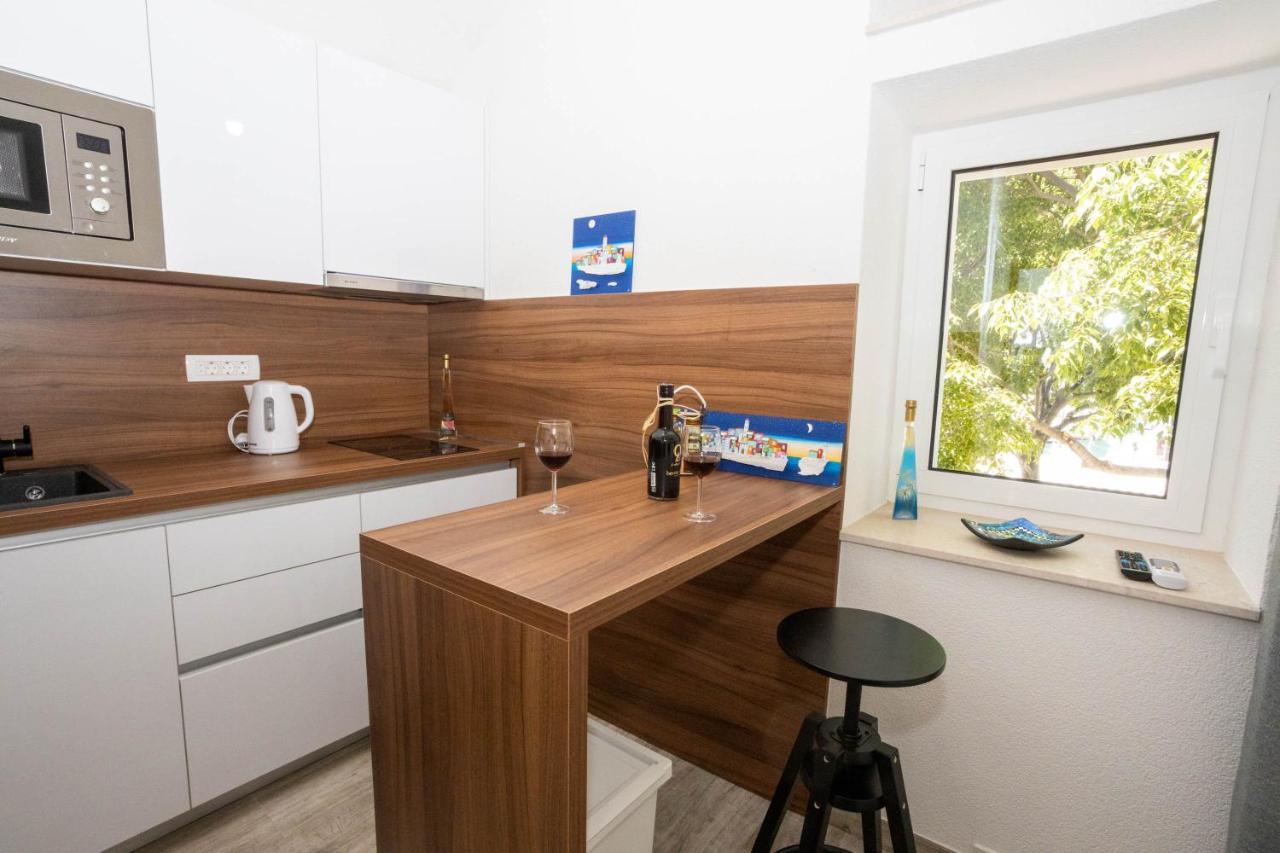 Apartments "Lory" -Башка-Вода Екстер'єр фото